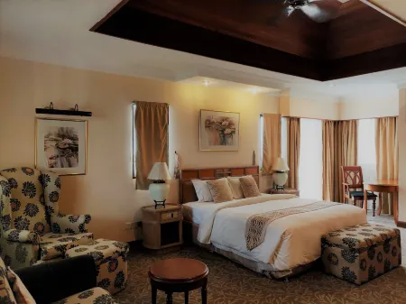 Tiara Labuan Hotel Отели рядом с достопримечательностью «Chimney»