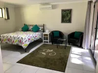 Little Shangri-La Hotels in Bovell