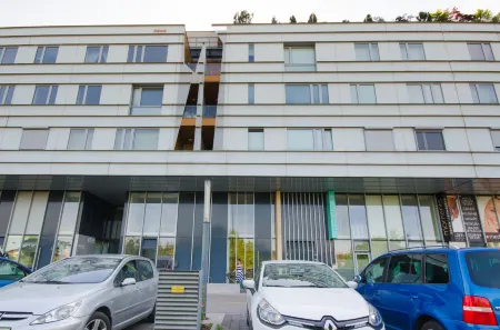 Trnovo Apartment with Free Parking Отели в г. Vic District