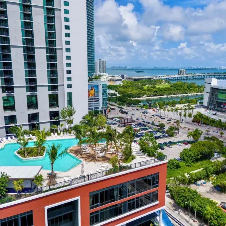 Stylish Apartments with Partial Ocean Views in Downtown