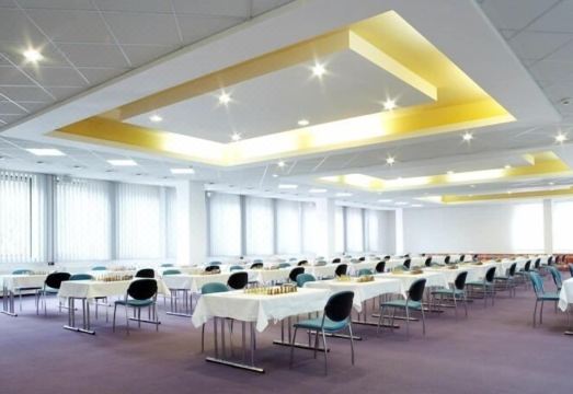 호텔 세르니고브