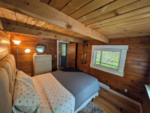 Cabin Eight-Oh-Five