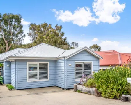 Blau - the Blue House Hotels in Dunsborough