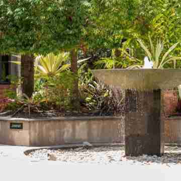 The Nest Cairns - 4 Pools BBQ & Resort Hotel Exterior