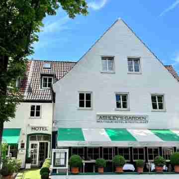 Hotel Ashley's Garden Hotel Exterior