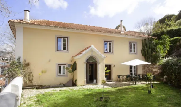 新特拉鎮宮精品旅館 鄰近摩爾人城堡的酒店