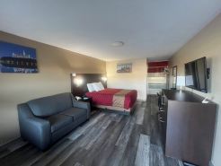 Colonial House Motor Inn