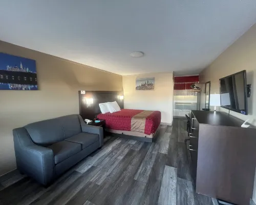 Colonial House Motor Inn Hotels in Lanark County