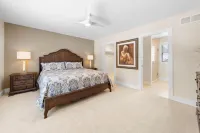 Modern Home Just 10 Mins to Notre Dame 18384