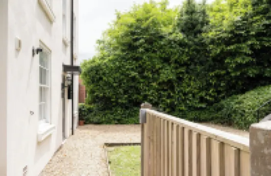 Cosy 1Bd in Malvern with Stunning Views!