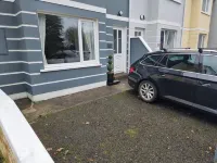 3 Bedrooms - Sleep 7 - Garden - Private Parking Hotels in Carrick-on-Shannon