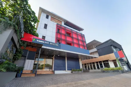 Treebo MR Motel Отели рядом с достопримечательностью «Uchatthu Kayam Riverside Picnic Spot»