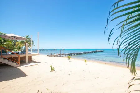 Casa Coral and Casa Palmera 4 Bedroom Home by RedAwning