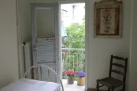 Retro Stay Athens Hotels in Victoria