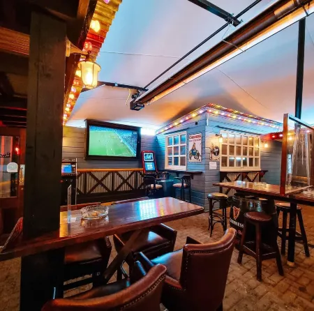 Ewings Bar & Self-Catering Accommodation Отели в г. Карлоу