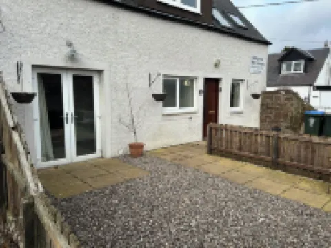 Cara's Cottage Hotels near Moyness Nurseries