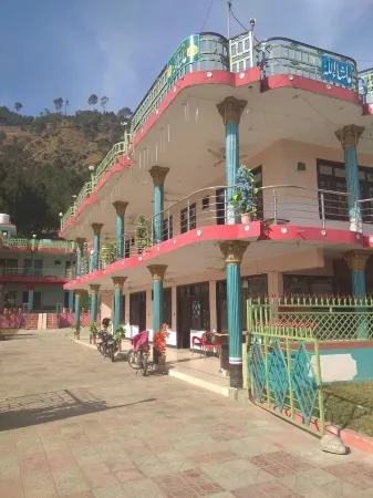 Mountain View Hotel And  Restaurant. Отели в г. Bisian