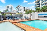 Windward Apartments - Beach