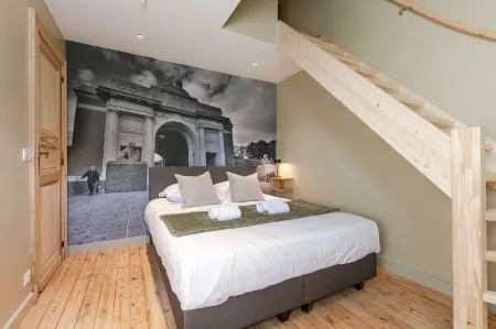 Huswell - House Tilo: A Blend of Heritage, Scenery, and Comfort for 8 Guests Отели рядом с достопримечательностью «Мененские ворота»