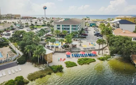 Surf & Sand Hotel Отели рядом с достопримечательностью «Pensacola Beach Gulf Pier»