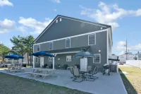 Charming Getaway with Marsh Views and Beach Access - Spacious Family Haven Hotels in 