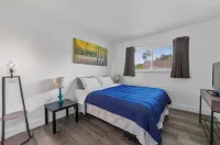 Yuba City Front Unit 5 beds 1 bath with Shared Pool, Laundry, Backyard Hotels near Westbridge Village