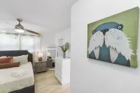 unique & modern • heated saltwater pool • 3mi to beach & steps to wilton dr