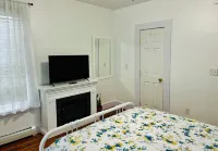 Spacious 3-bedroom apartment in Catskill village - walkable to area attractions