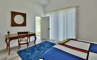 GORGEOUS MODERN HOUSE VERY STYLED FEW BLOCKS FROM FAMOUS DOWNTOWN OF WAYZATA