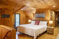 Turtle Cove Lakefront Retreat - Lake Keowee180ft Shoreline, Deep-Water, Privacy - 4-Star