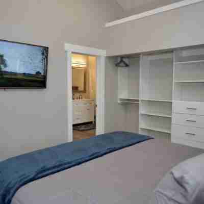 Lauralee’s Legacy House-Minutes to Cedar Point Rooms