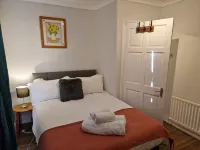 Chester le Street's Diamond 3 Bed House Hotels near Great Lumley Methodist Church