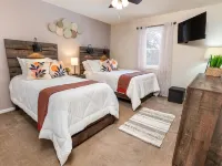 Spacious 4-bedroom house in charming Pocono Mountains WiFi, AC, Golf, Game room