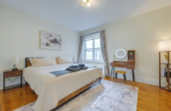 65inTV:Free Parking:Longwood:King Bed:Full Kitchen