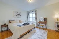65inTV:Free Parking:Longwood:King Bed:Full Kitchen Hôtels à proximité de : Brookline Booksmith