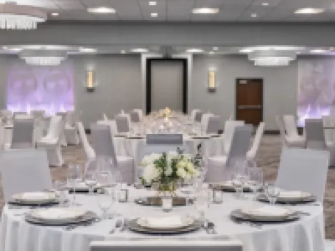 科勒爾維爾假日酒店 - 愛荷華市 科拉爾維爾酒店