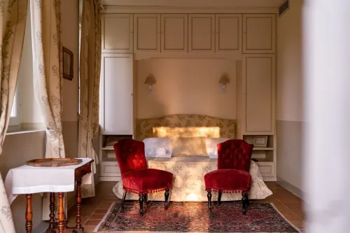 On the ground floor of an old farmhouse, in the countryside with a swimming pool Hotel a Pesaro