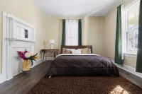Artful 3BR King Beds in Historic District