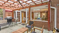 Stay,Work,Thrive on the premier House, Entire home in McLean - 홈스테이