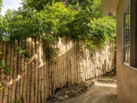 Adorable 1BR Cottage Walk to the Beach Priory Hoteles en Priory