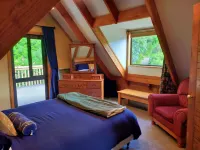 Ridgeway log cabin, quiet and secluded getaway ideal for a family. Hotels in Lyford