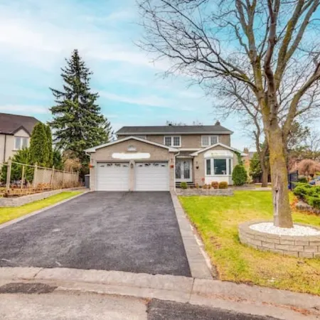 Vacation Home in Pickering Отели в г. Пикеринг
