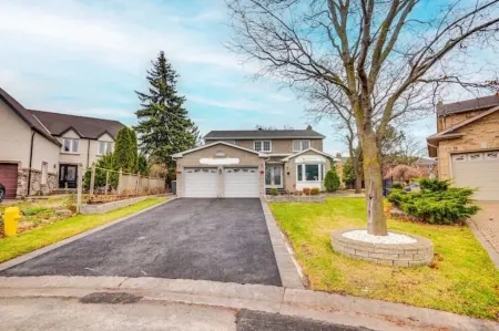 Vacation Home in Pickering Отели рядом со станцией Pickering GO