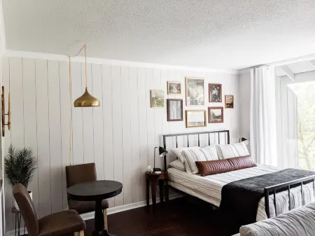 Warm and Cozy Condo with Peaceful Golf Course Views Отели в г. Болдуин