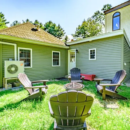 Cheerful Single Level Home w/ Shared Beach on Sebago Lake!