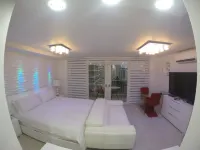 NEW - LUXURIOUS MODERN STUDIO - STEPS TO THE BEACH, RESTAURANTS AND HOTELS