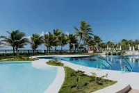 Excellent 3-Bedroom Apartment, Furnished, Oceanfront, with Maid Service.