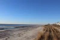 Beach Block - Modern 3BR/2Ba Family Friendly Home - 욕조