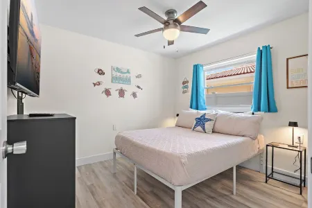 Awesome & quiet! 6 minute walk to beach!