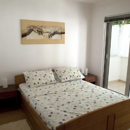 Immaculate Apartment, Uninterrupted Stunning Bay Views , Private parking